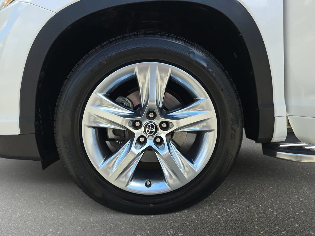 Used 2016 Toyota Highlander Limited w/ Preferred Accessory Package FWD image 37
