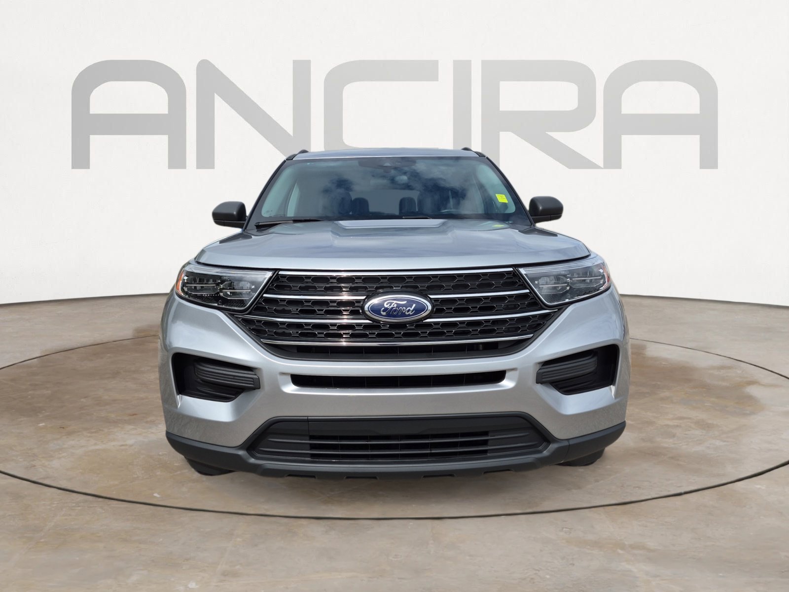 Used 2024 Ford Explorer XLT image 4