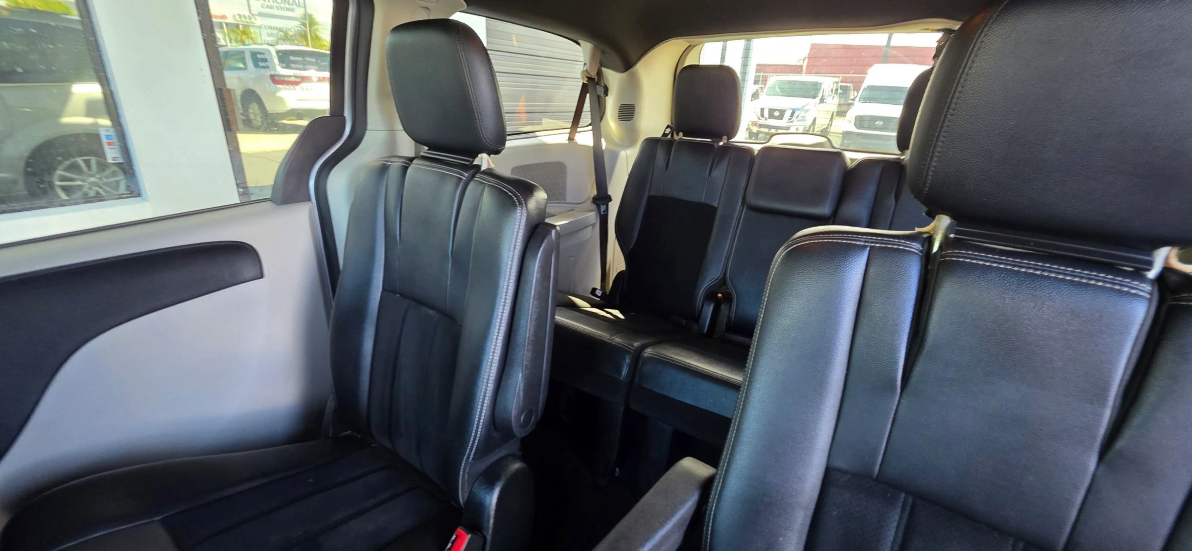 Used 2018 Dodge Grand Caravan SXT FWD image 14