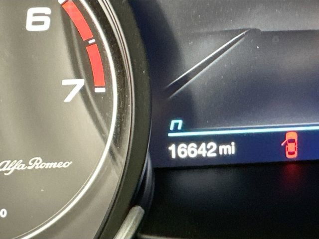 Used 2023 Alfa Romeo Giulia Estrema AWD/4WD image 13
