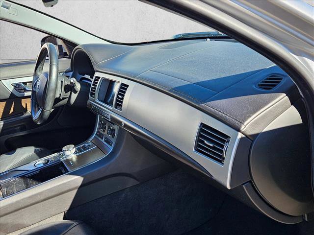 Used 2012 Jaguar XF image 18