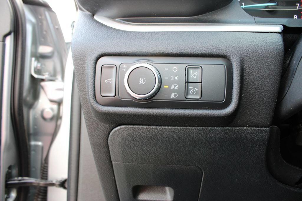Used 2021 Ford Explorer XLT w/ Equipment Group 202A RWD image 12