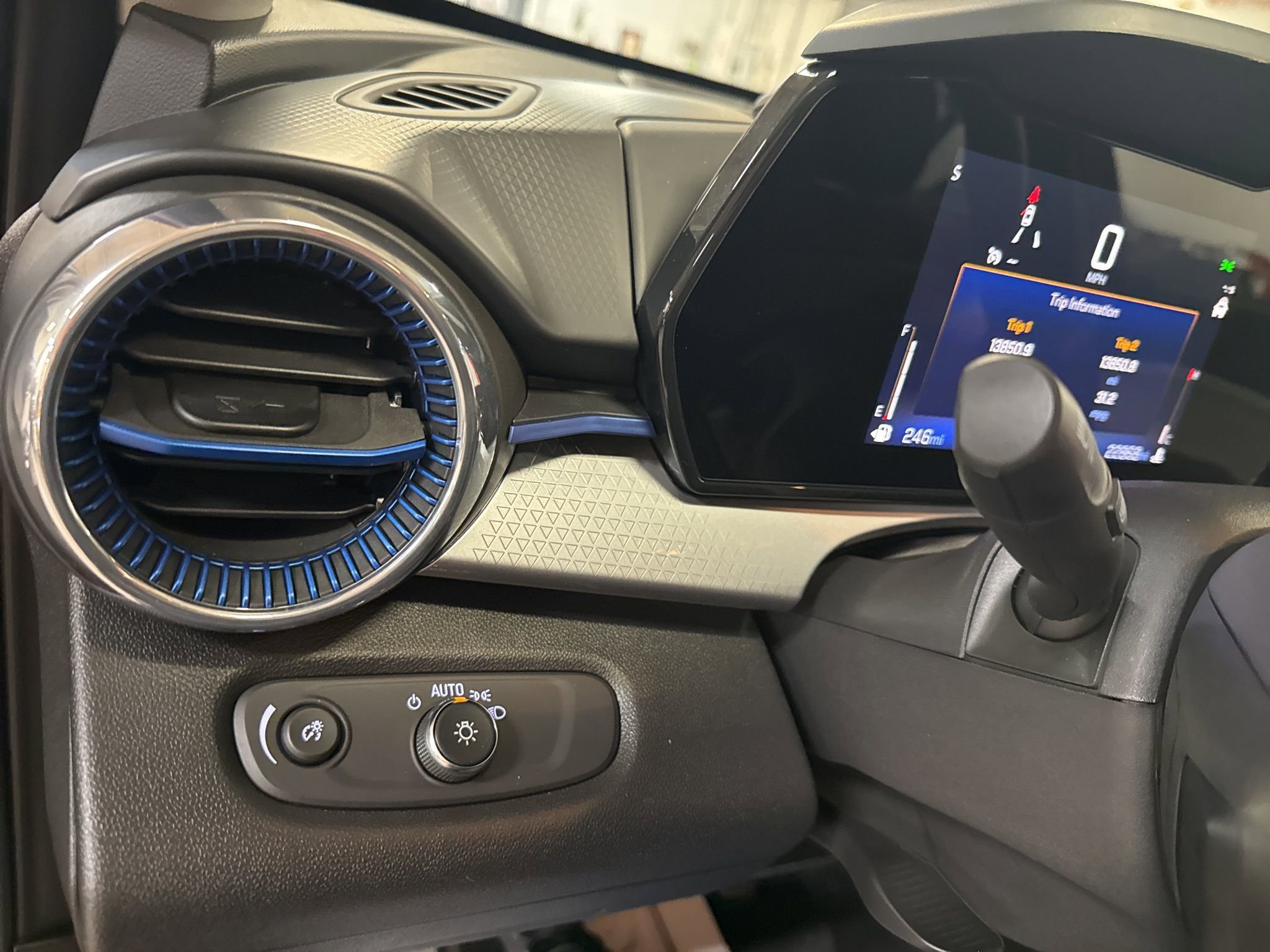 Used 2025 Chevrolet Trax LT w/ LT Convenience Package image 30