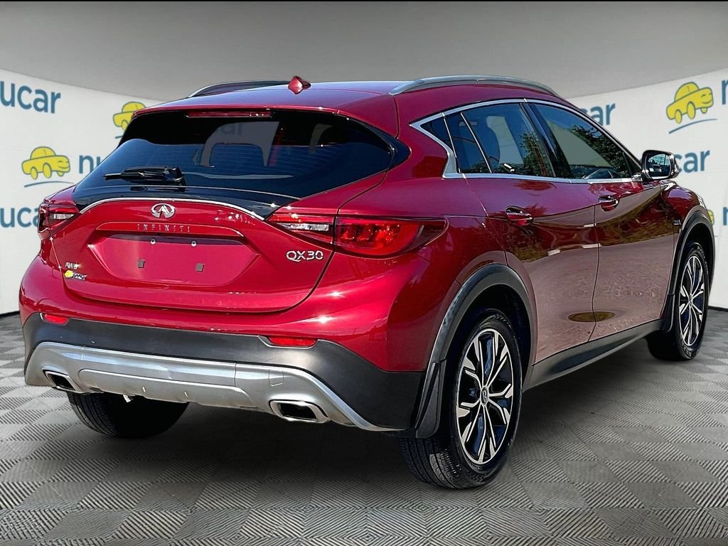Used 2017 INFINITI QX30 Premium AWD/4WD image 6