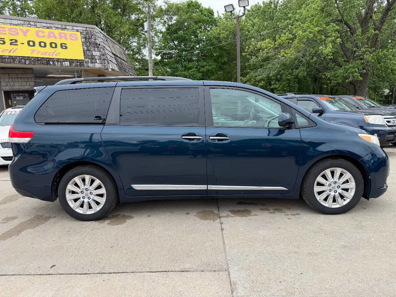 Used 2012 Toyota Sienna Limited w/ Premium Pkg FWD image 8