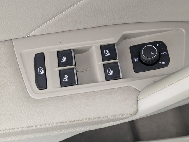 Used 2024 Volkswagen Tiguan SE image 12