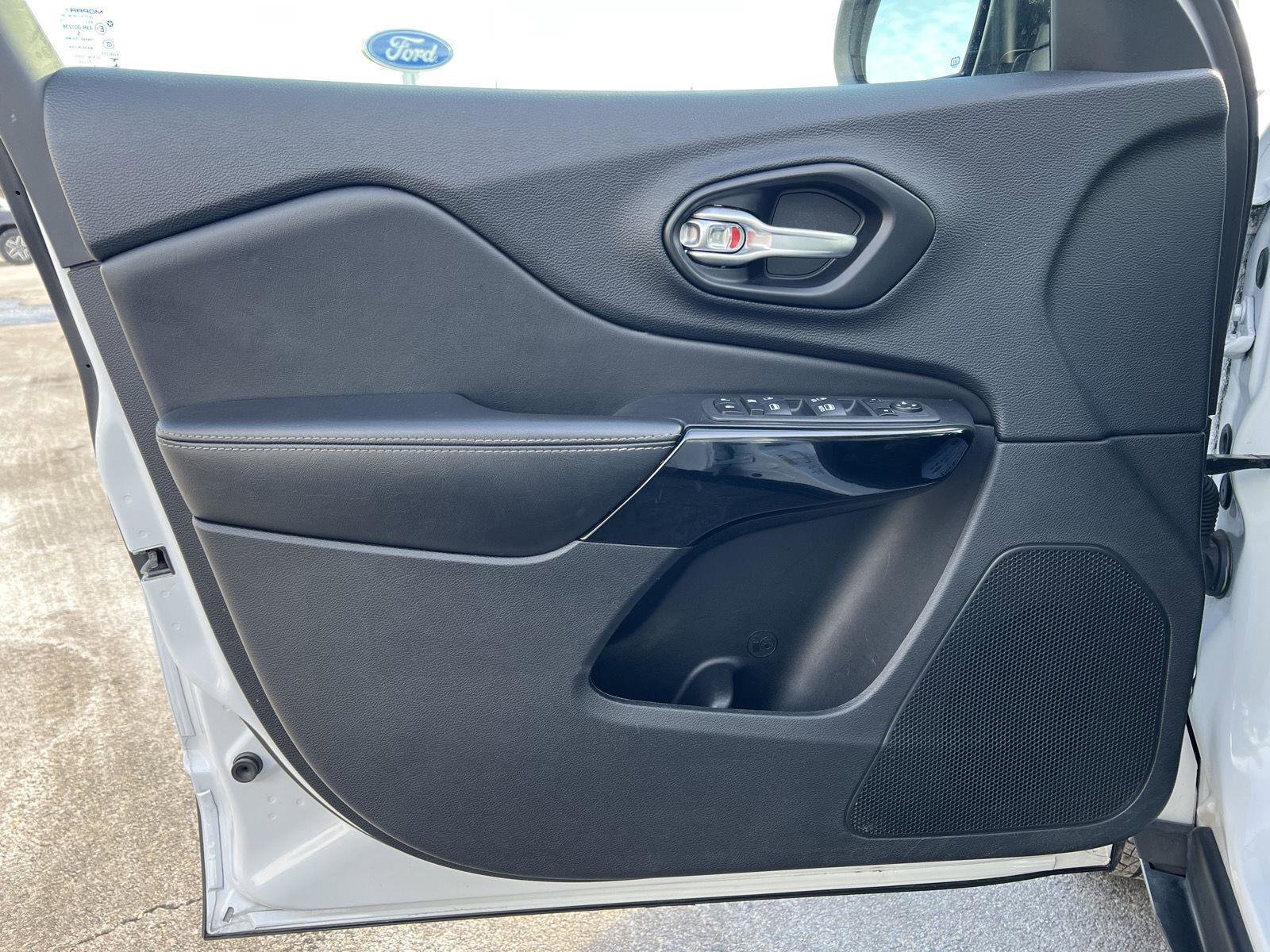 Used 2023 Jeep Cherokee Altitude Lux image 12