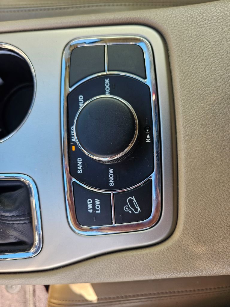 Used 2017 Jeep Grand Cherokee Limited image 28