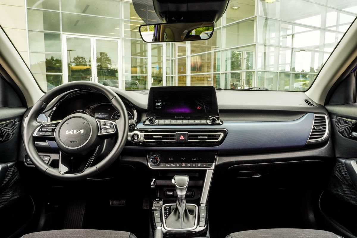 Used 2023 Kia Seltos S w/ Navigation Package AWD/4WD image 5