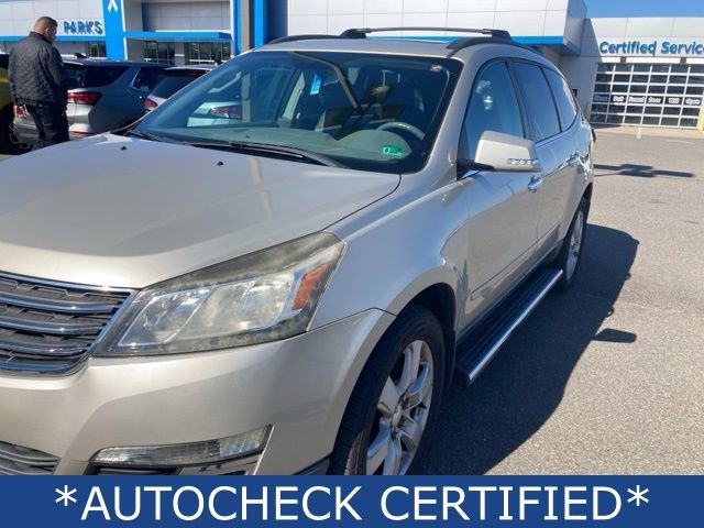 Used 2016 Chevrolet Traverse LT w/ Style and Technology Package image 2