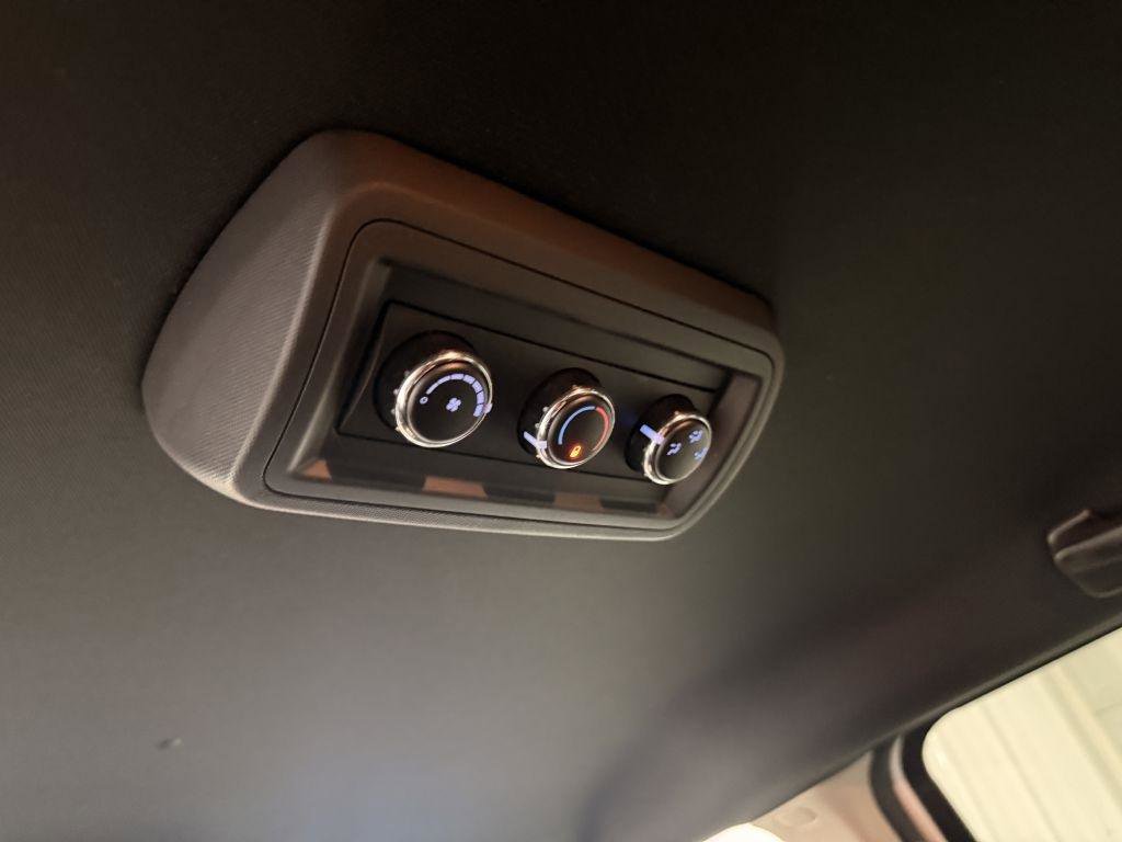 Used 2017 Dodge Grand Caravan SXT image 27