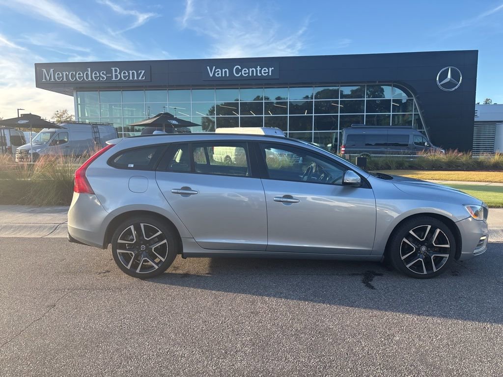 Used 2018 Volvo V60 T5 Dynamic w/ Vision Package image 2