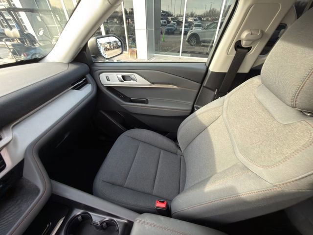 Used 2025 Ford Explorer Active image 23