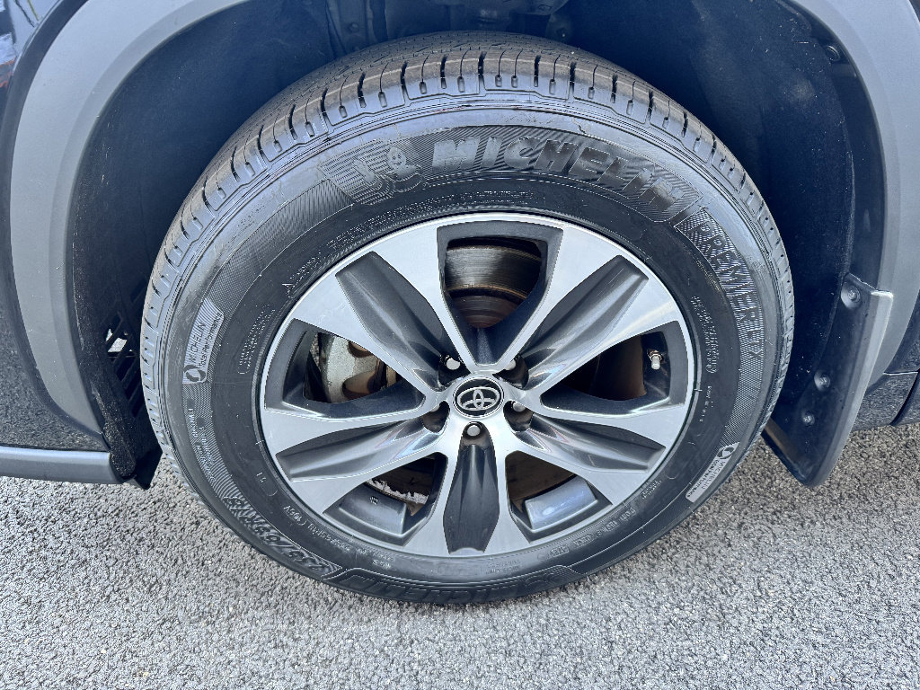 Used 2023 Toyota Highlander XLE image 27