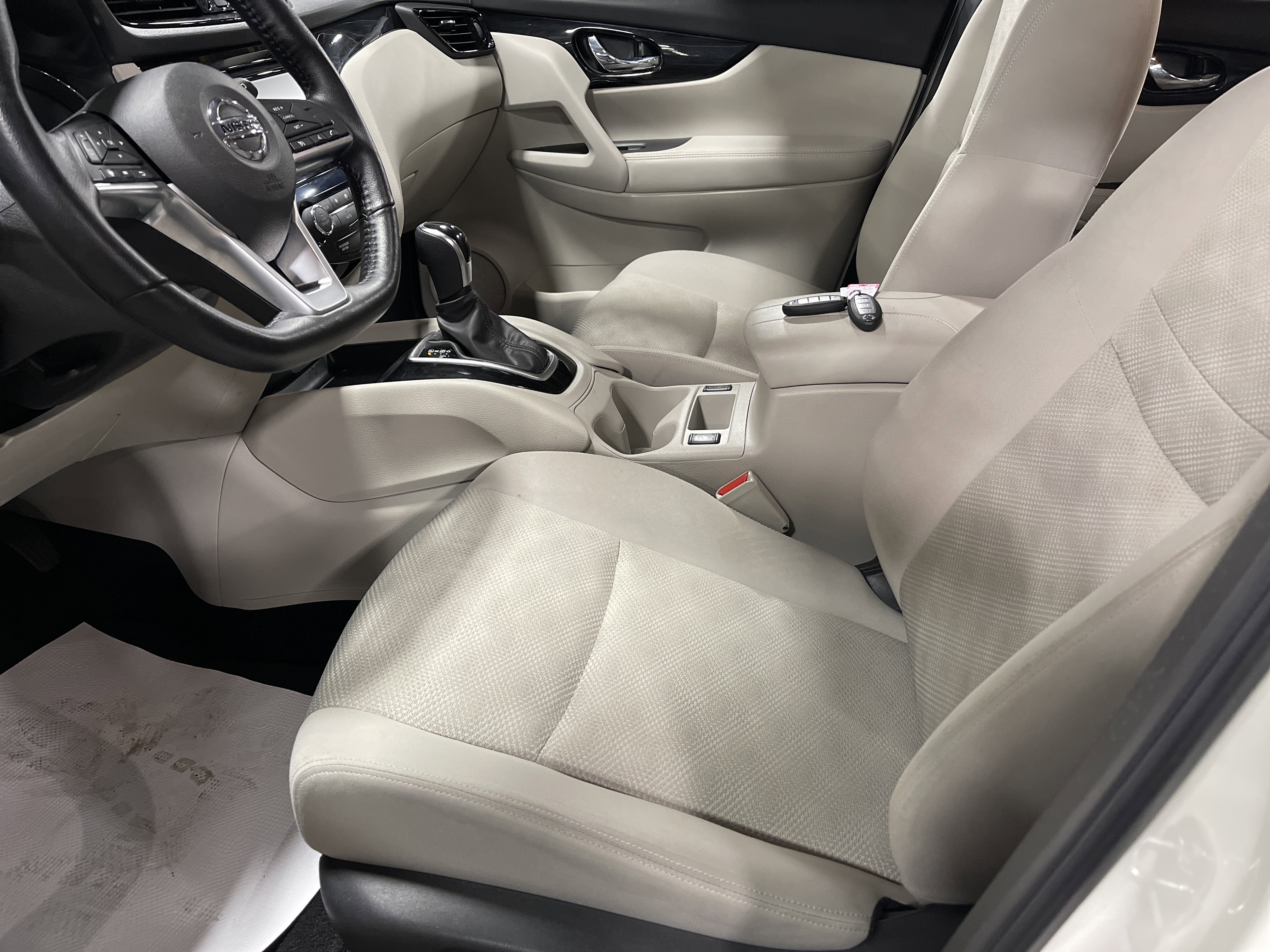 Used 2022 Nissan Rogue Sport SV image 9