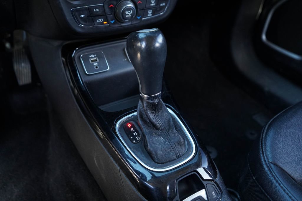 Used 2019 Jeep Compass Latitude FWD image 34