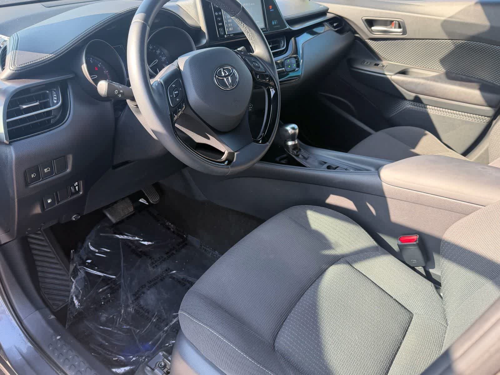 Used 2018 Toyota C-HR XLE FWD video 2