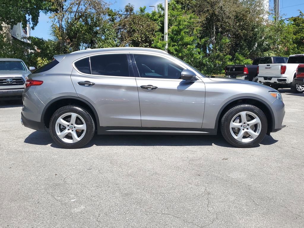 Used 2018 Alfa Romeo Stelvio AWD image 9