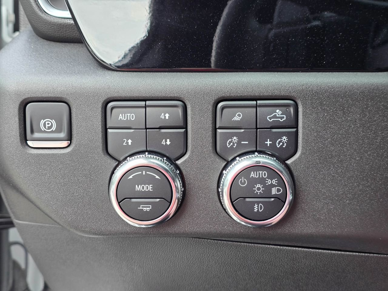 Used 2025 GMC Sierra 1500 SLT w/ SLT Premium Plus Package AWD/4WD image 24