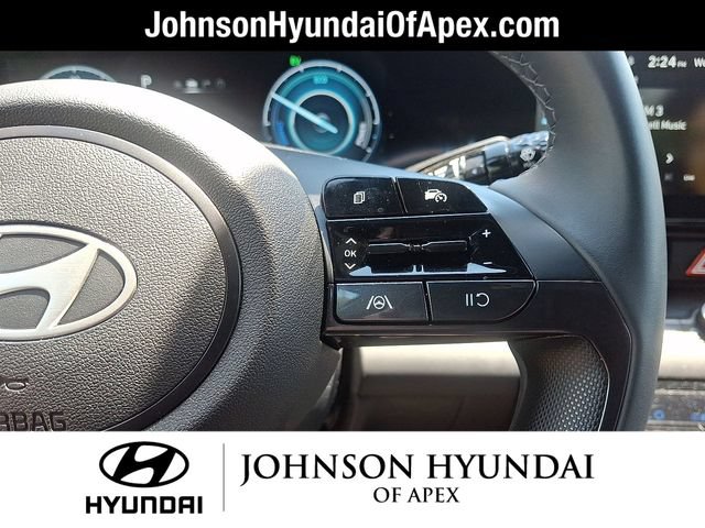 Certified 2025 Hyundai Elantra SEL FWD image 19