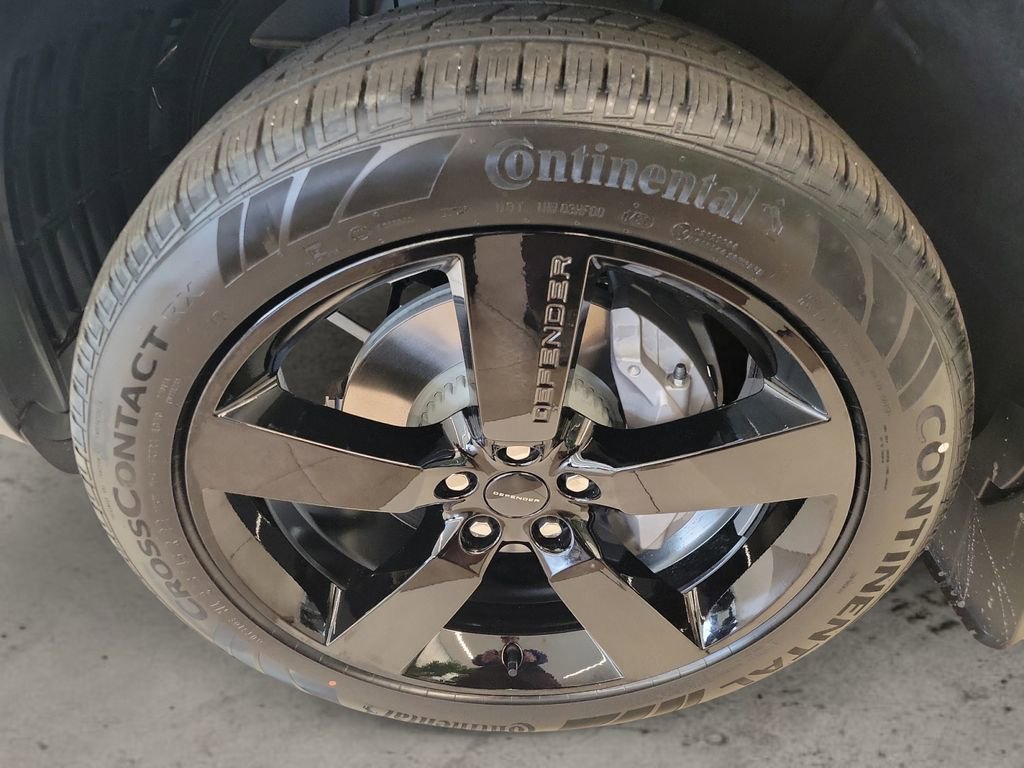 New 2026 Land Rover Defender 110 S image 9