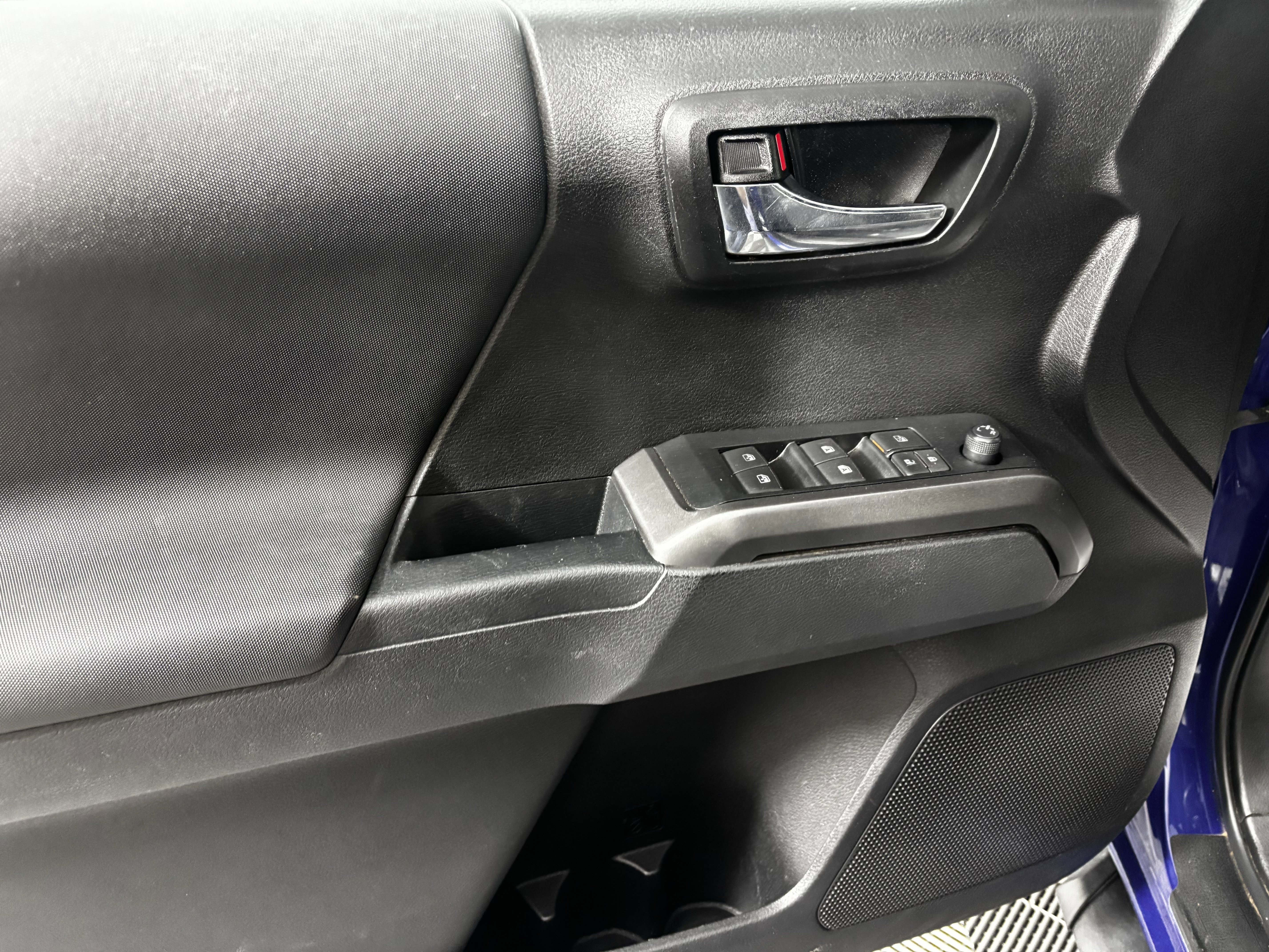 Used 2022 Toyota Tacoma TRD Off-Road image 19