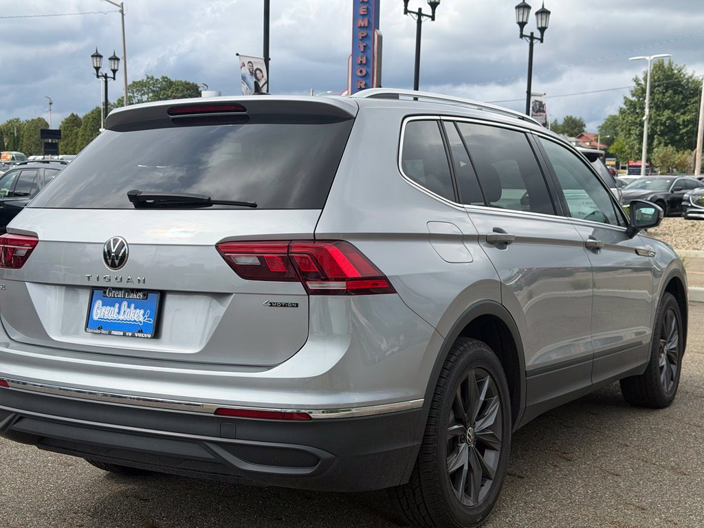 Used 2023 Volkswagen Tiguan SE w/ Panoramic Sunroof Package AWD/4WD image 4