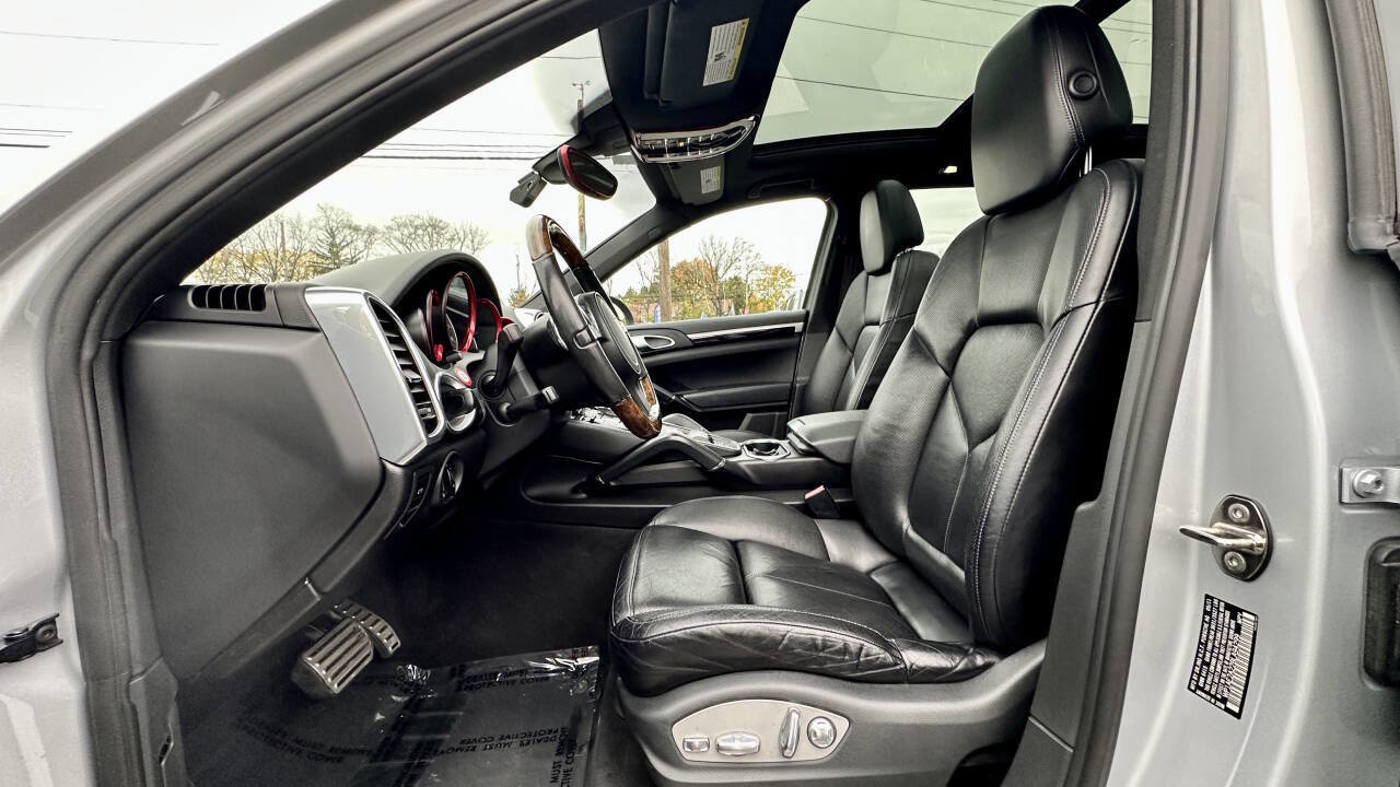 Used 2011 Porsche Cayenne S image 10