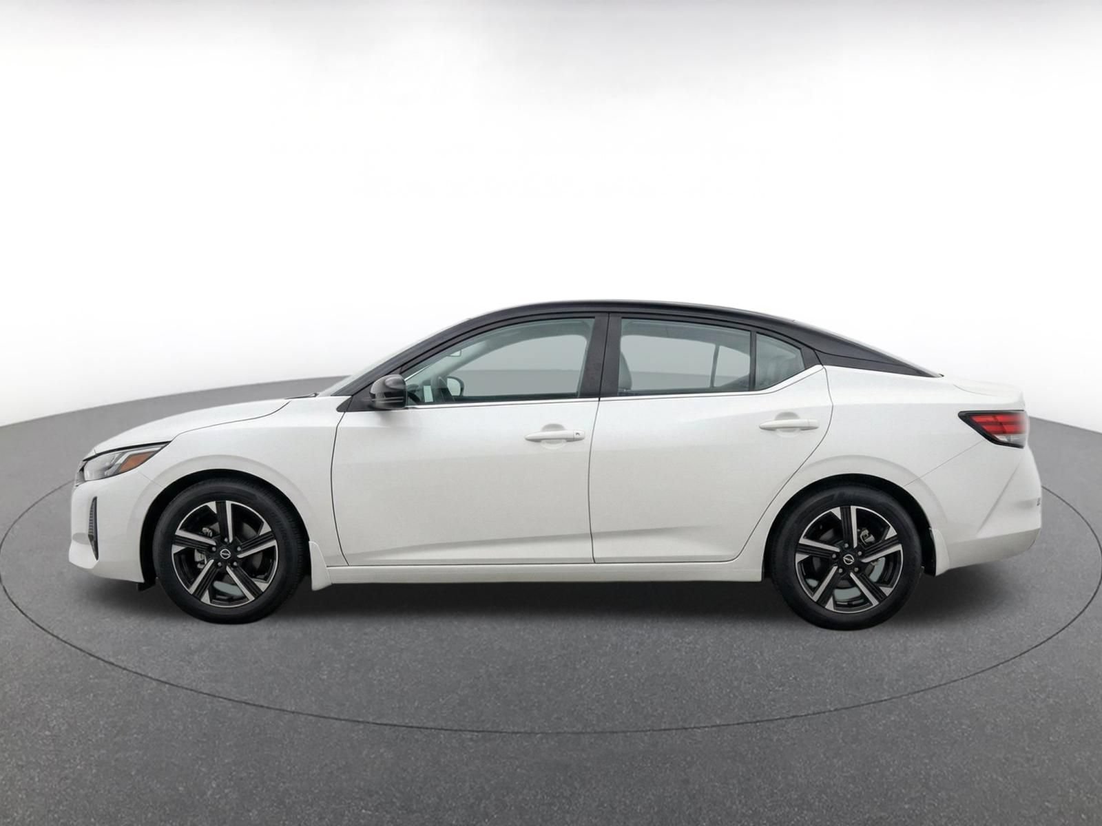 Used 2025 Nissan Sentra SV FWD image 4