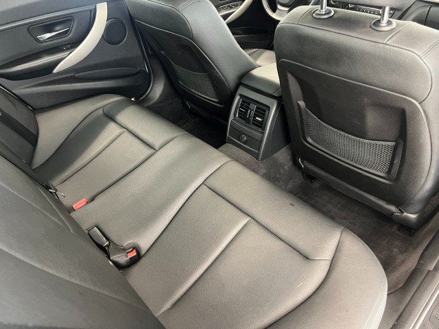 Used 2013 BMW 320i xDrive Sedan AWD/4WD image 29