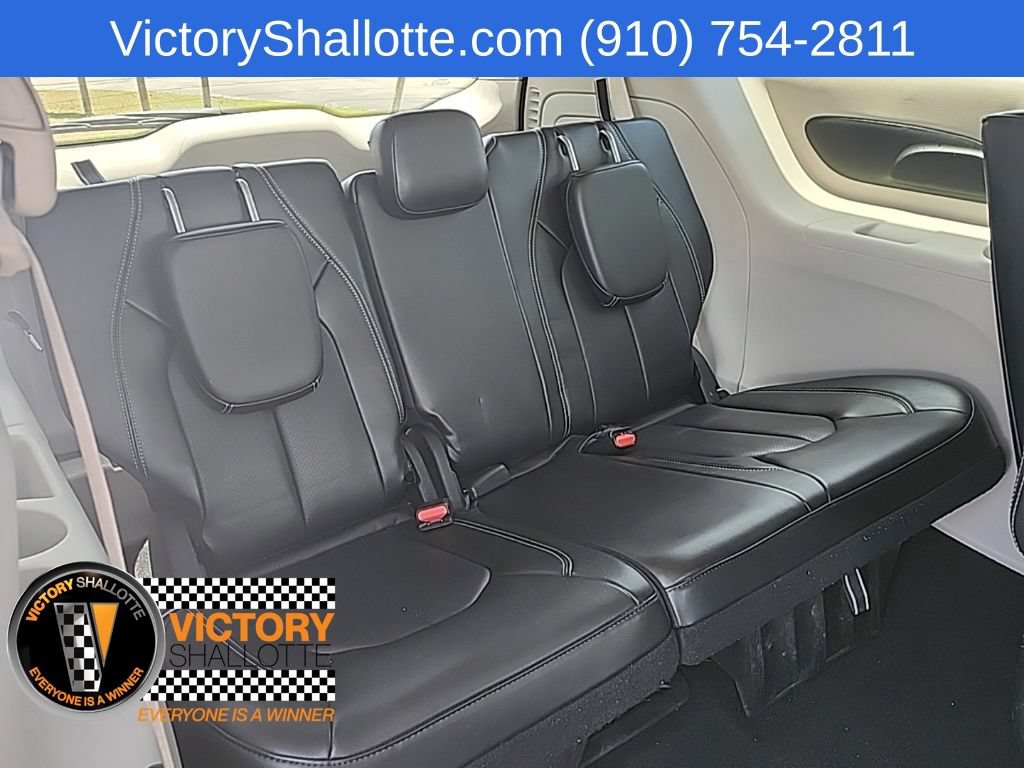 Certified 2024 Chrysler Pacifica Limited FWD image 38
