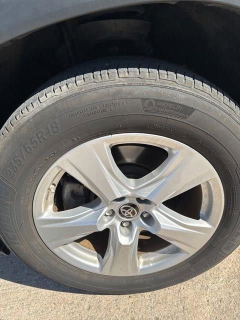 Used 2024 Toyota Highlander LE image 20