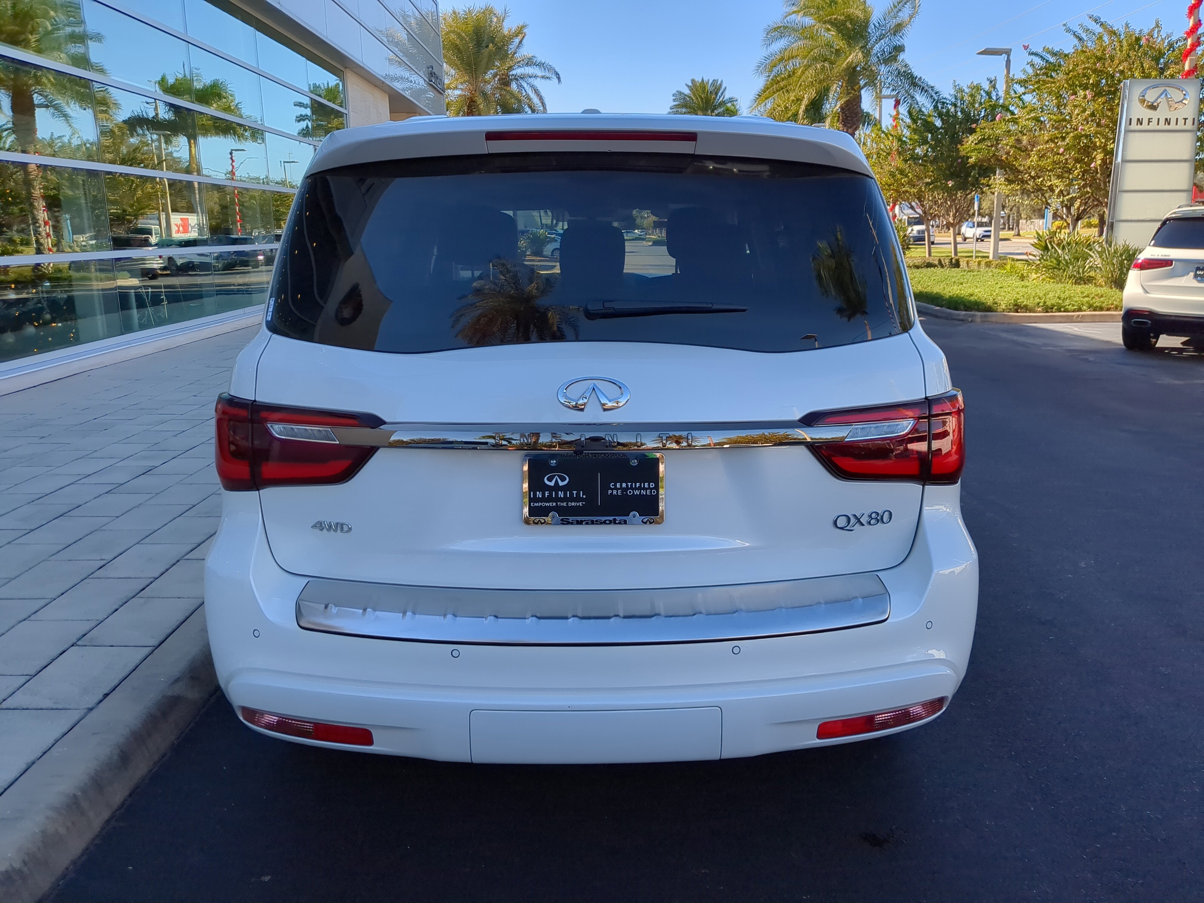 Certified 2024 INFINITI QX80 Premium Select w/ Cargo Package image 5
