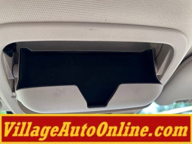 Used 2022 Ford Explorer XLT w/ Equipment Group 202A AWD/4WD image 23