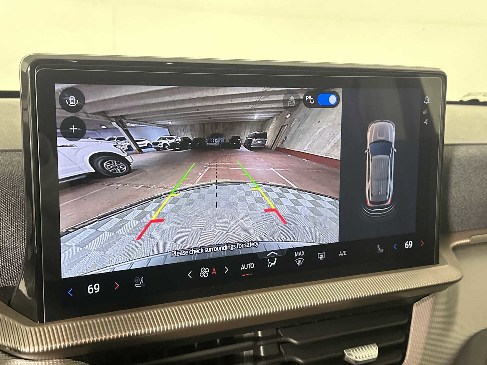 Used 2025 Ford Explorer Active w/ Active Comfort Package RWD image 34