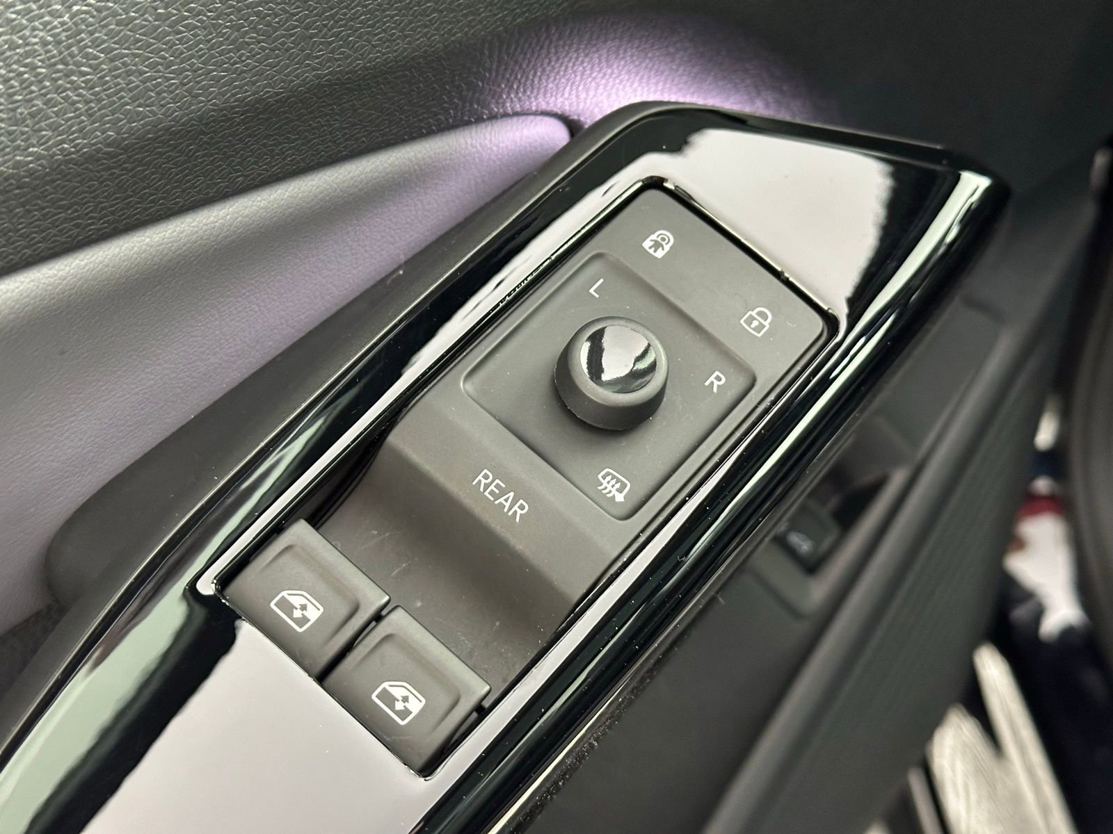 Used 2023 Volkswagen ID.4 Pro S image 37