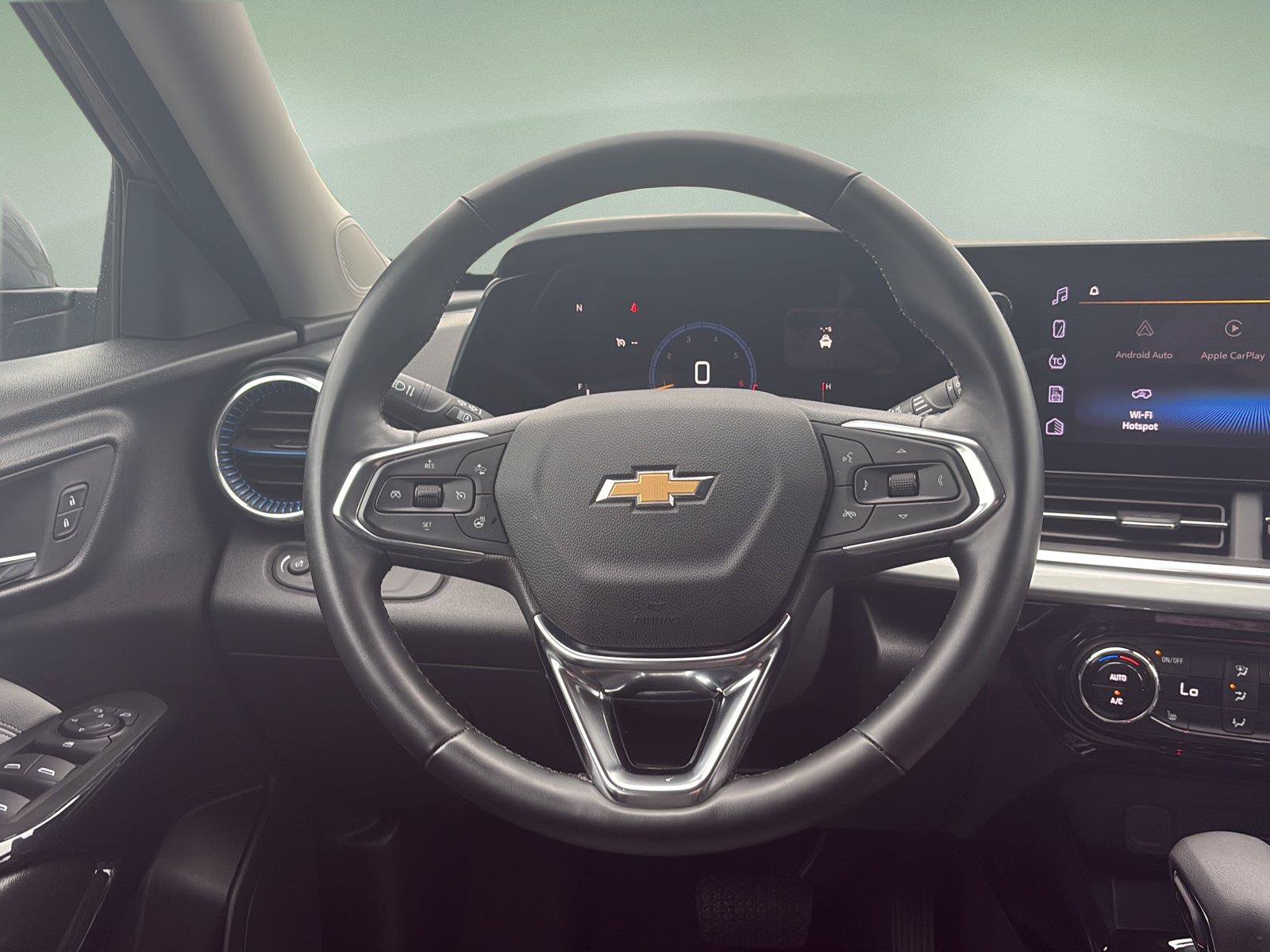 Used 2025 Chevrolet Trax LT w/ LT Convenience Package FWD image 11