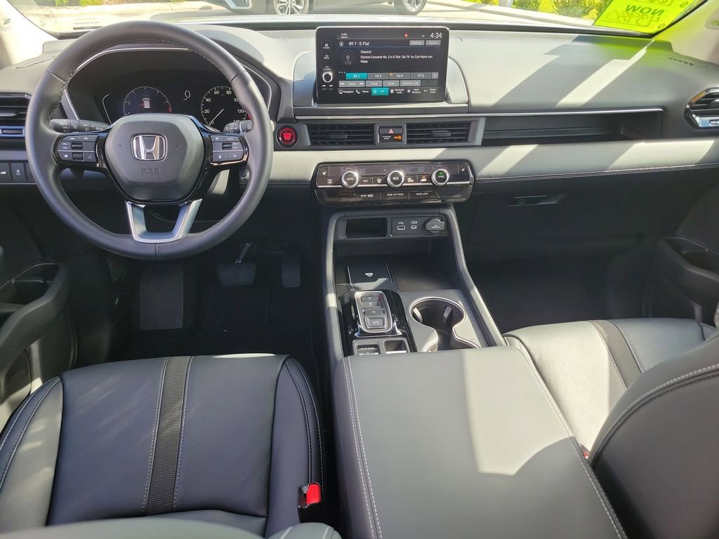 Used 2025 Honda Pilot Touring image 18