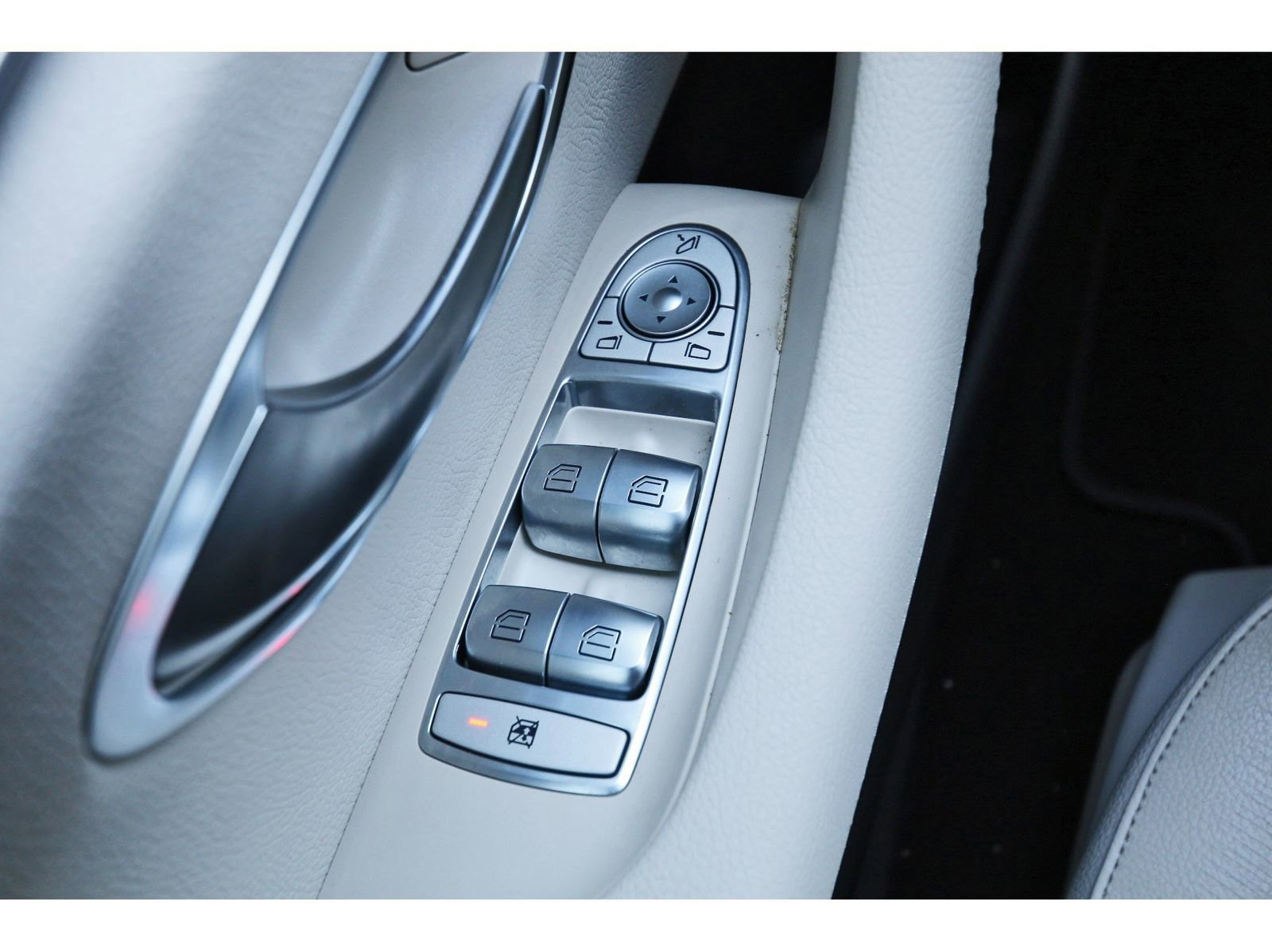 Used 2017 Mercedes-Benz E 400 4MATIC Wagon image 24