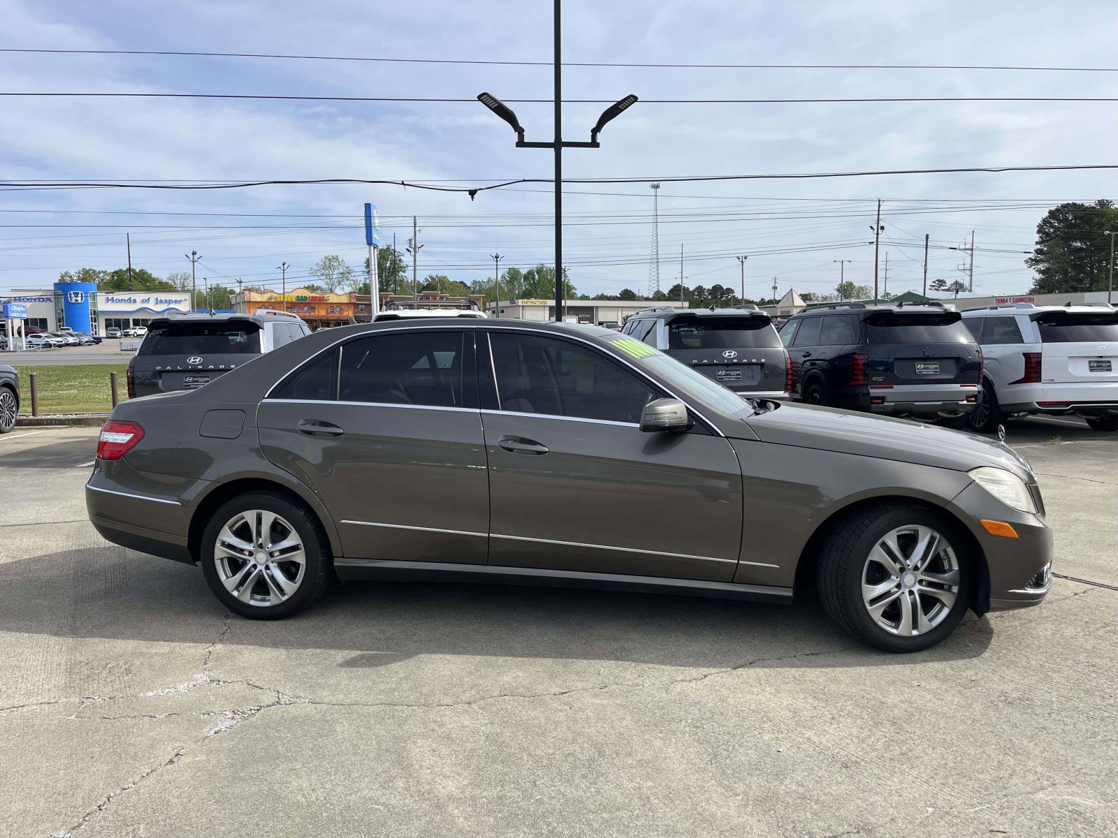Used 2011 Mercedes-Benz E 350 4MATIC Sedan image 3