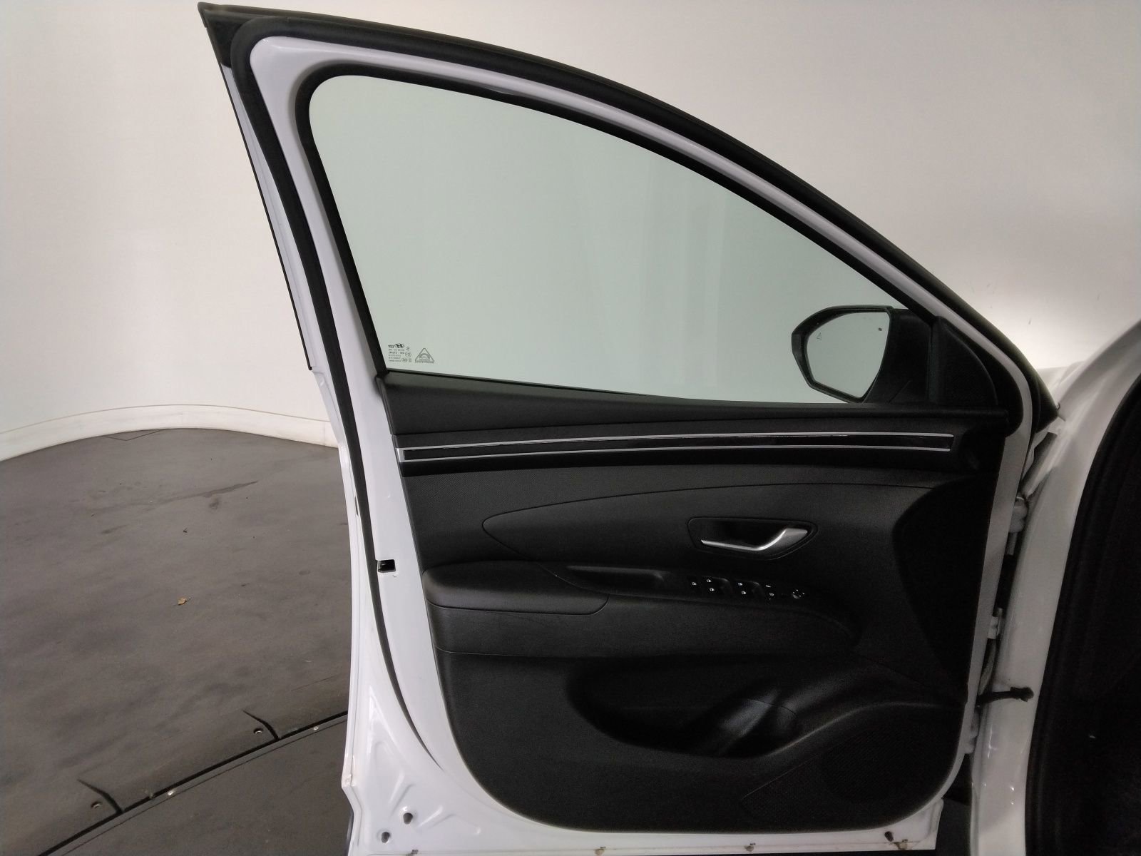 Used 2023 Hyundai Tucson SE image 22