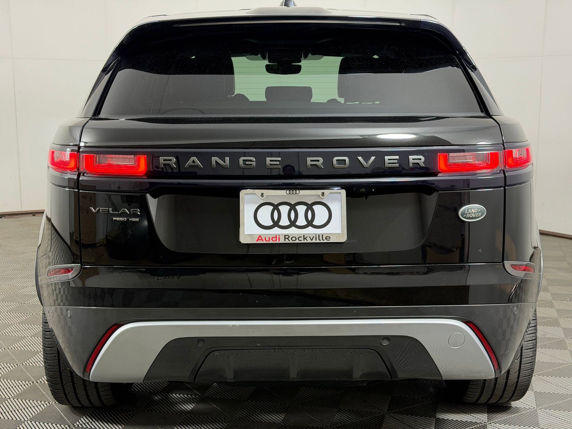 Used 2018 Land Rover Range Rover Velar R-Dynamic HSE AWD/4WD image 10