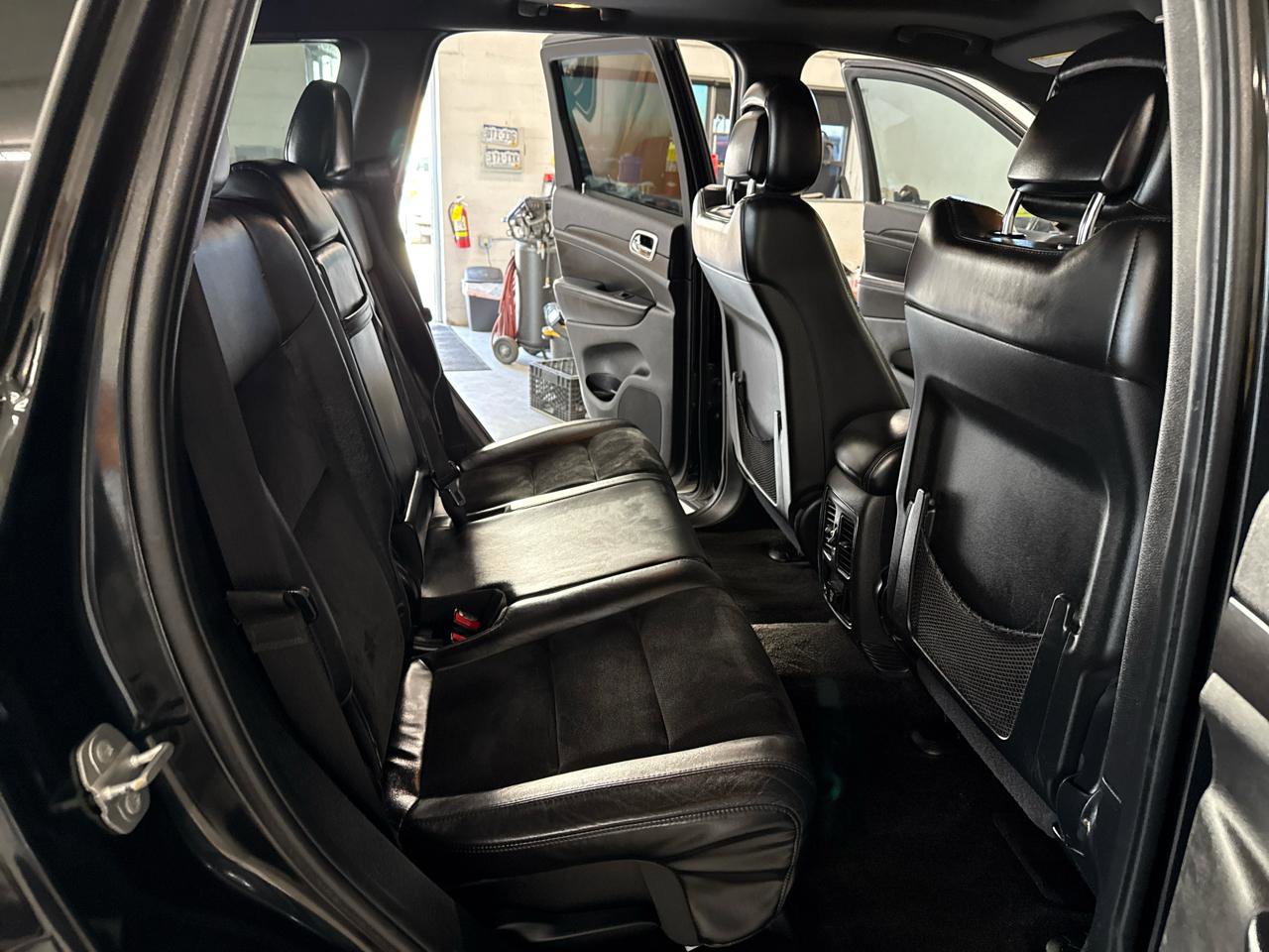 Used 2015 Jeep Grand Cherokee Altitude image 47