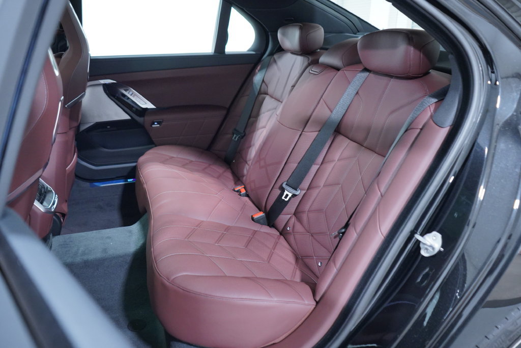 New 2026 BMW 760i xDrive w/ Executive Package AWD/4WD image 8