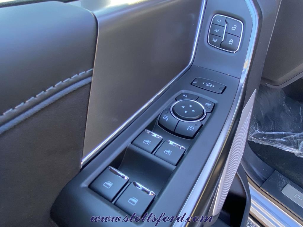 New 2026 Ford F250 Platinum w/ FX4 Off-Road Package image 17