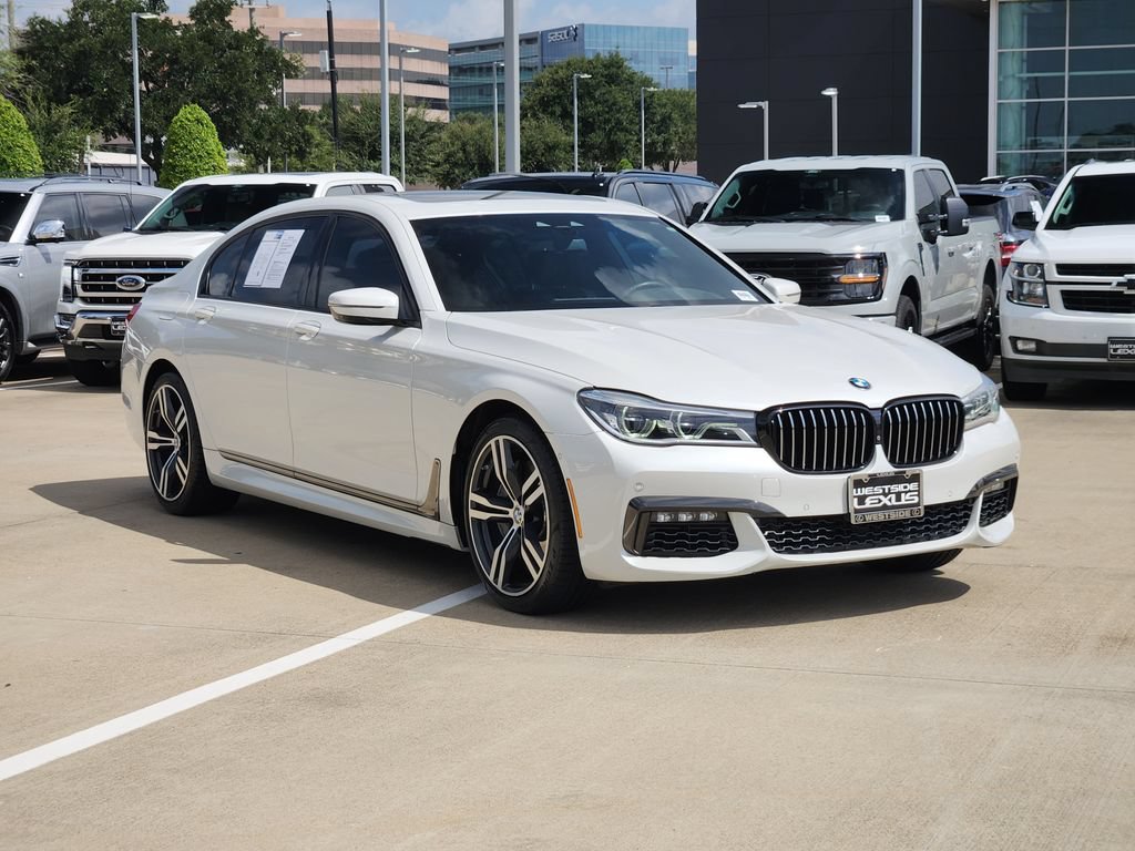 Used 2019 BMW 750i w/ M Sport Package RWD image 3