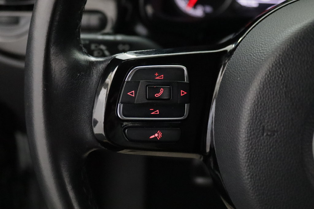 Used 2019 Volkswagen Beetle 2.0T S FWD image 19