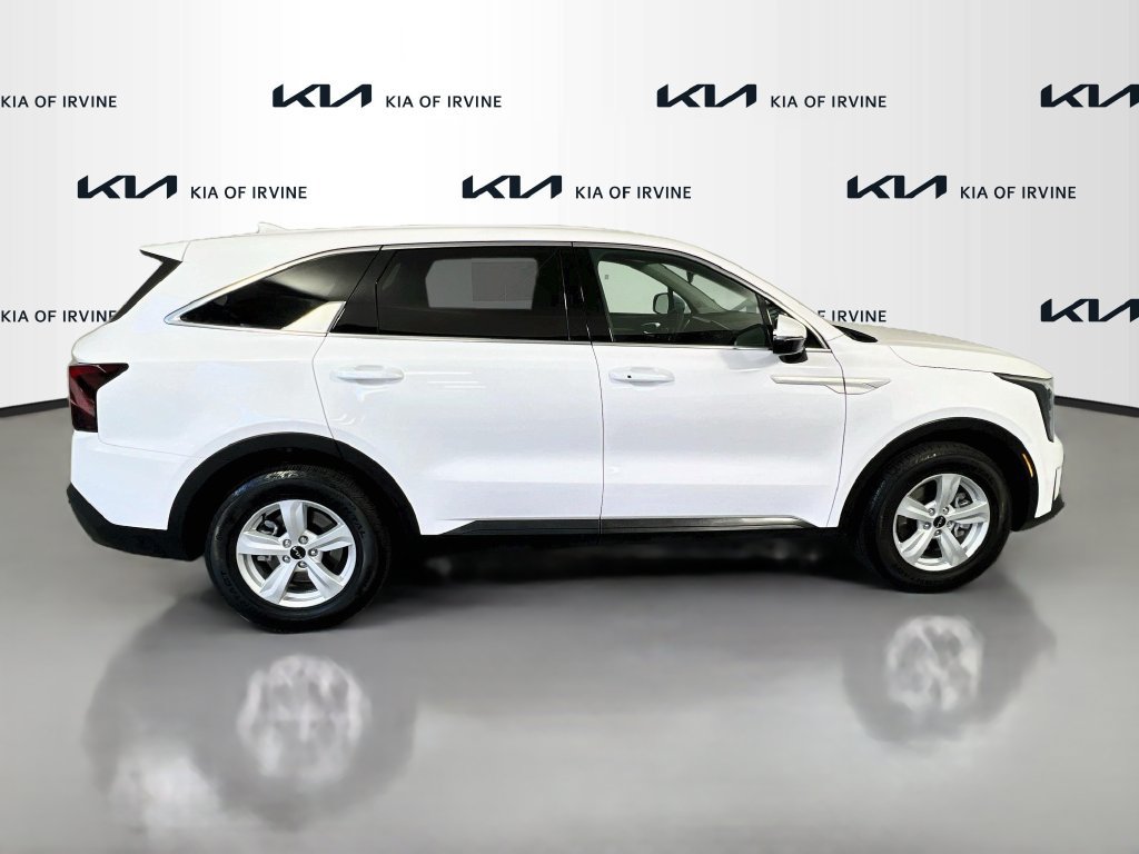 Certified 2025 Kia Sorento LX FWD image 9