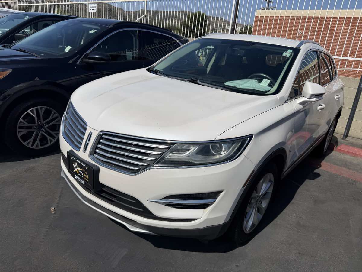 Used 2017 Lincoln MKC Select w/ Select Plus Package FWD image 3
