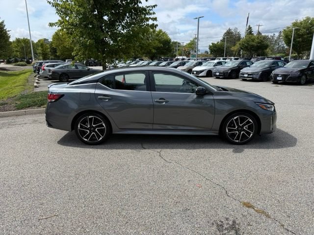 Used 2025 Nissan Sentra SR w/ SR Premium Package FWD image 5